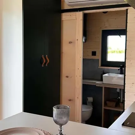 Tiny Krajna - Kameralny Tiny House Nad Jeziorem By Nestri Будинок відпочинку Wiktorowko